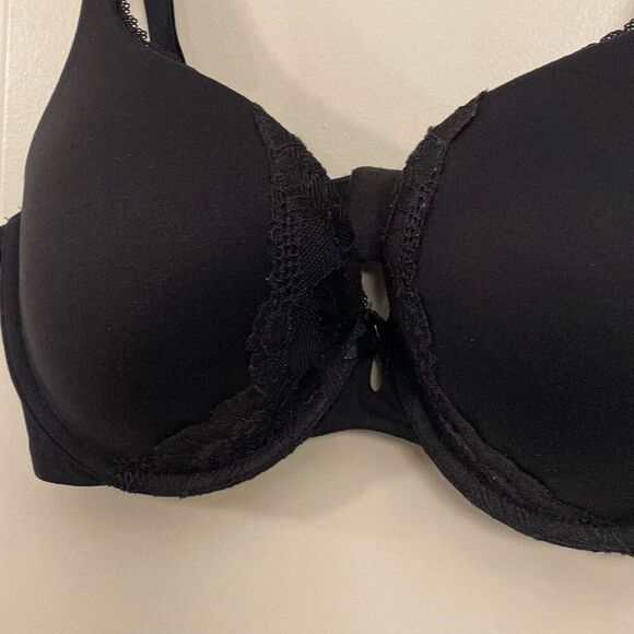 Victoria’s Secret body by Victoria padded perfect coverage bra size 34DD  - Picture 3 of 7